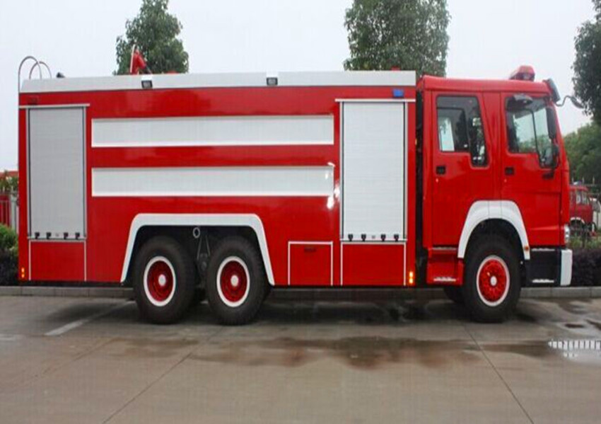 重汽HOWO干粉泡沫联用消防车-水3吨泡沫2吨干粉1.5吨