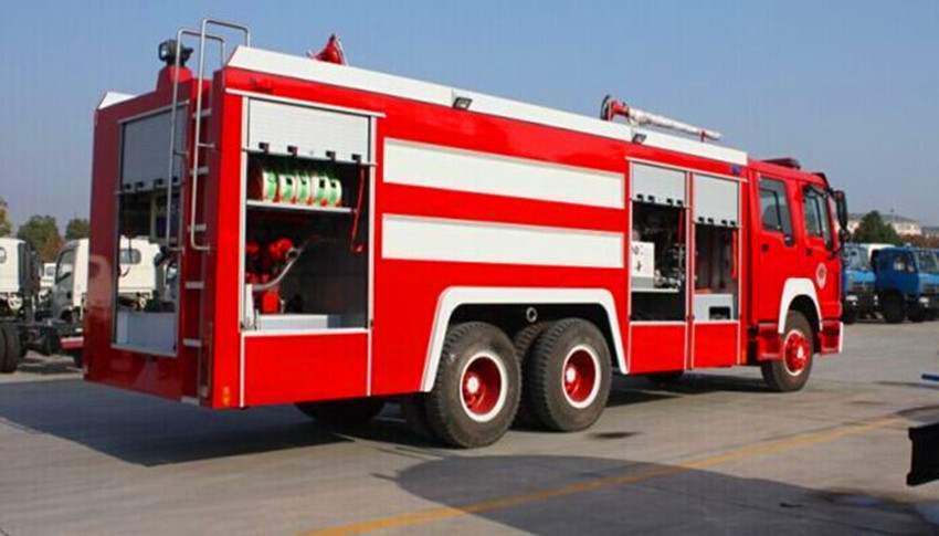 重汽HOWO干粉泡沫联用消防车-水3吨泡沫2吨干粉1.5吨