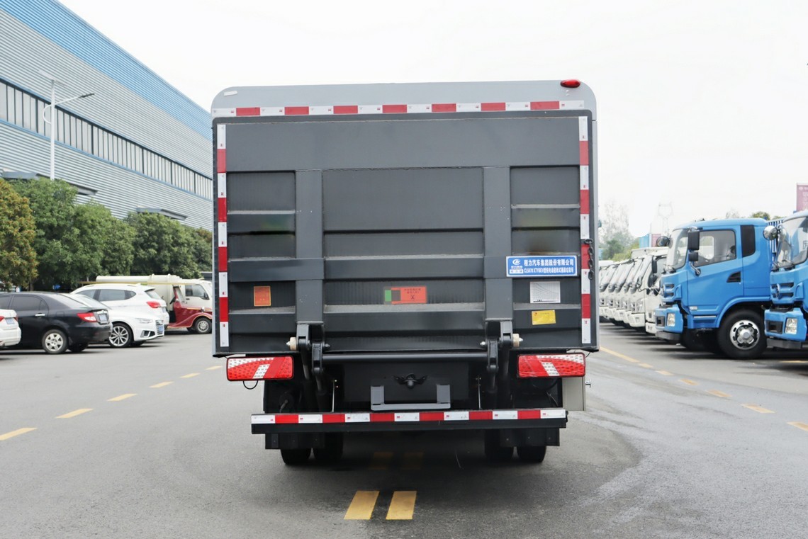 比亚迪T6纯电动密封式桶装垃圾车