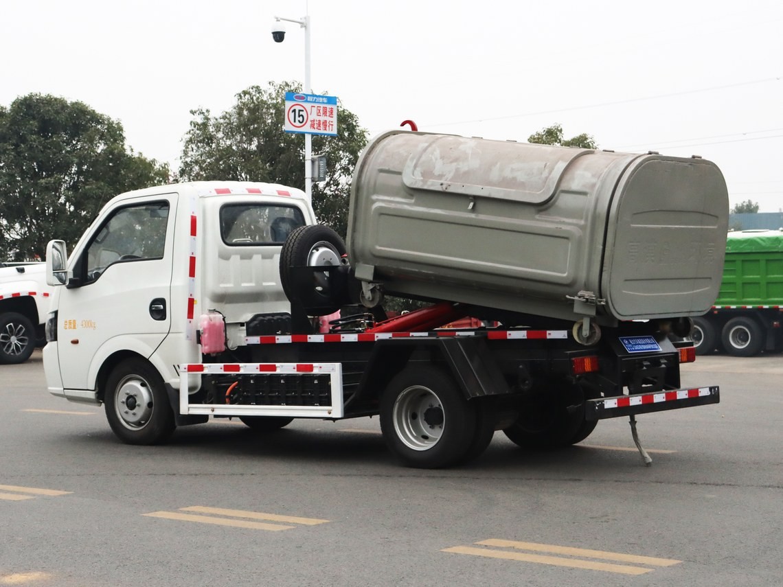 比亚迪T4纯电动勾臂垃圾车