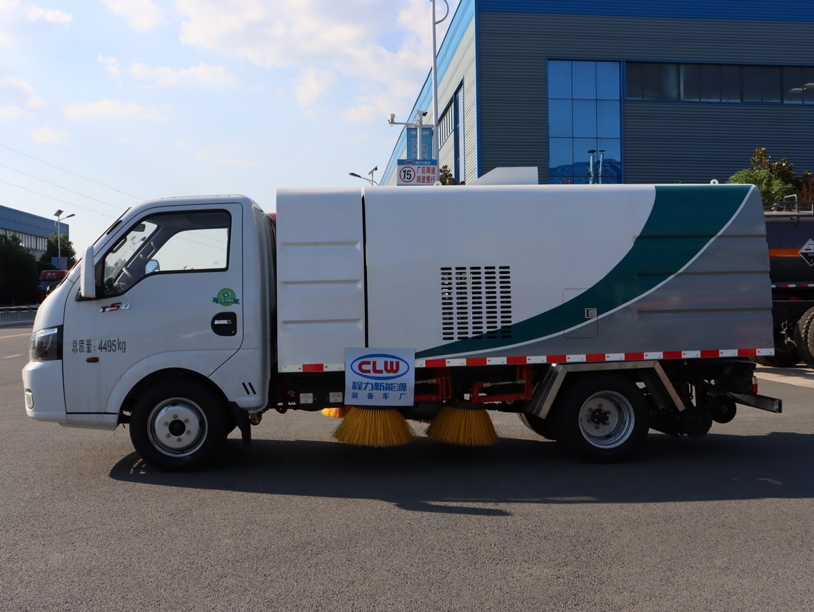东风途逸纯电动扫路车