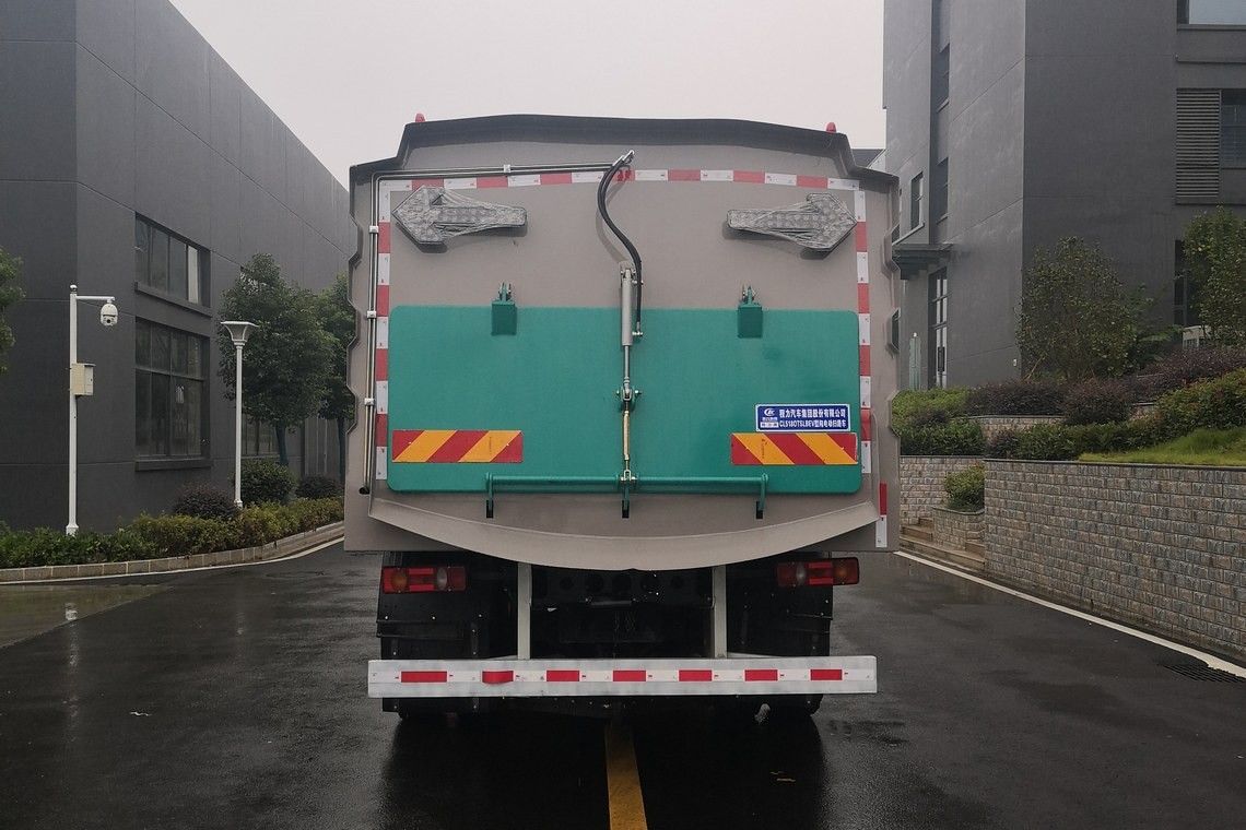 东风天锦纯电动扫路车