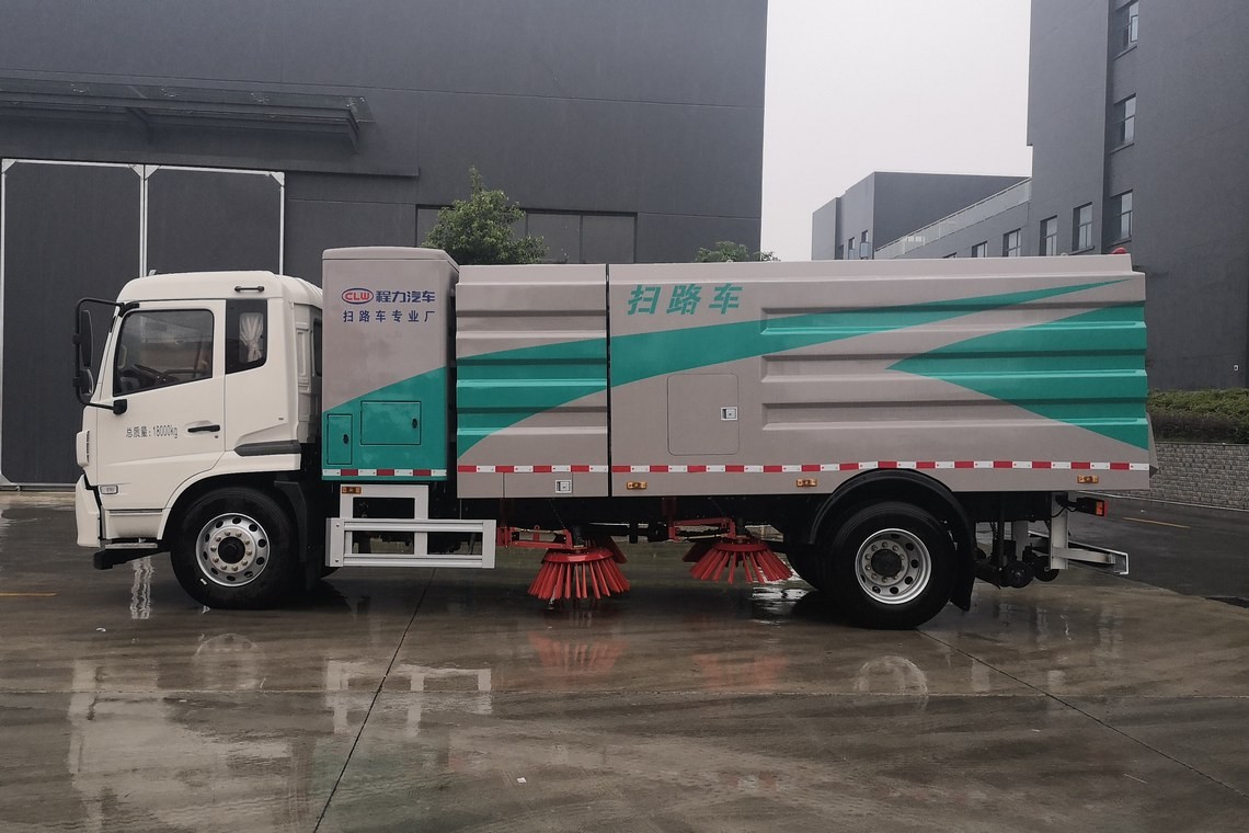 东风天锦纯电动扫路车