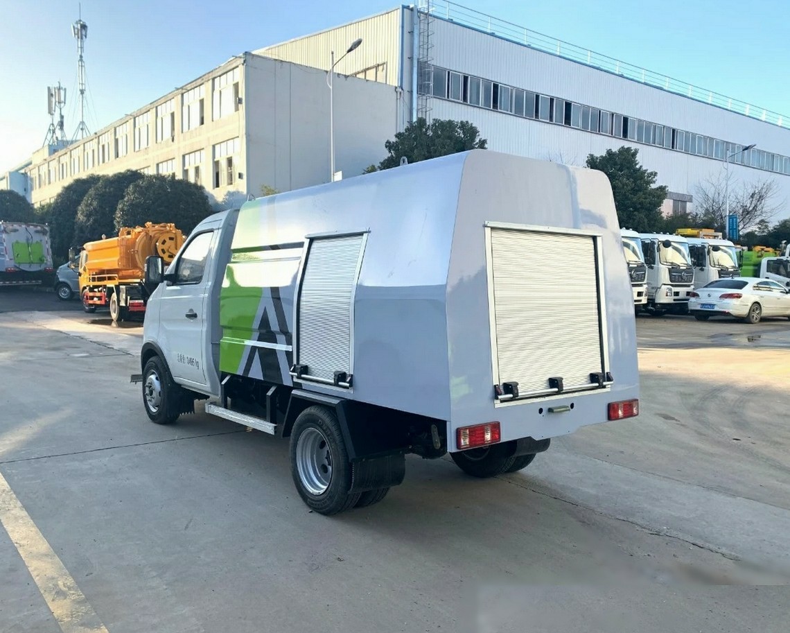 2吨东风纯电动路面清洗车