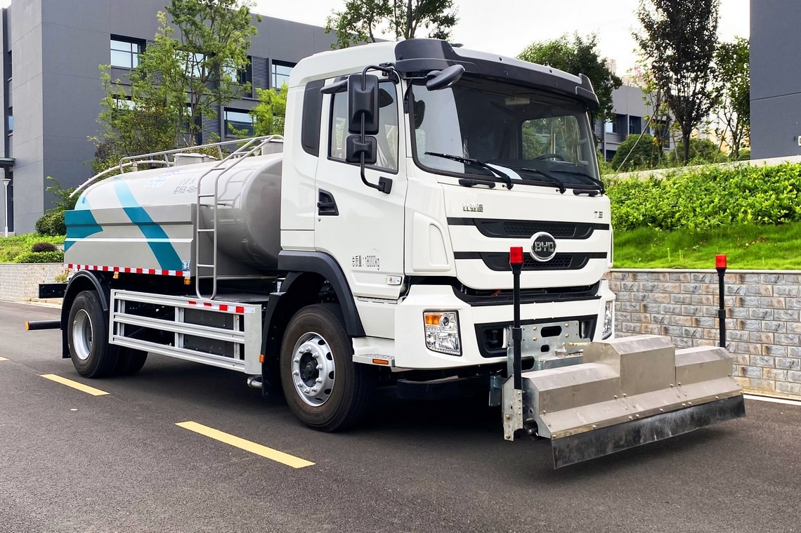 比亚迪T8纯电动路面清洗车