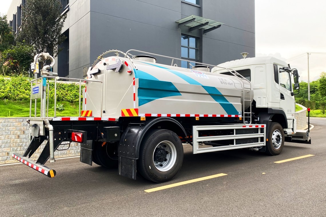 比亚迪T8纯电动路面清洗车