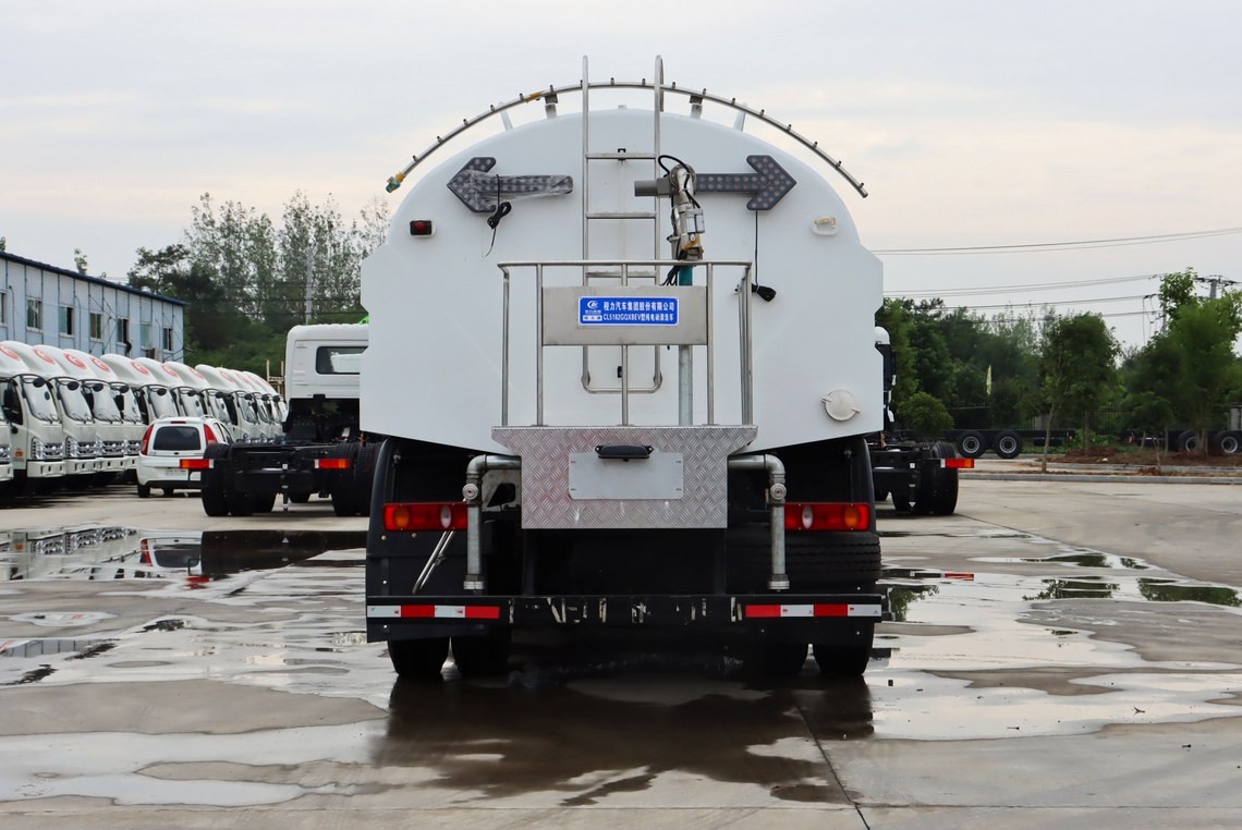 东风天锦纯电动路面清洗车