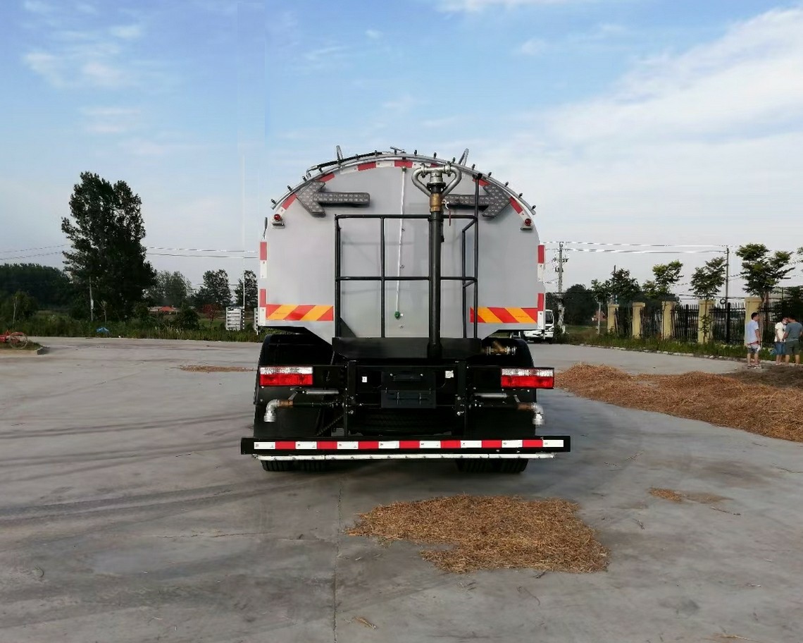 18吨东风纯电动路面清洗车