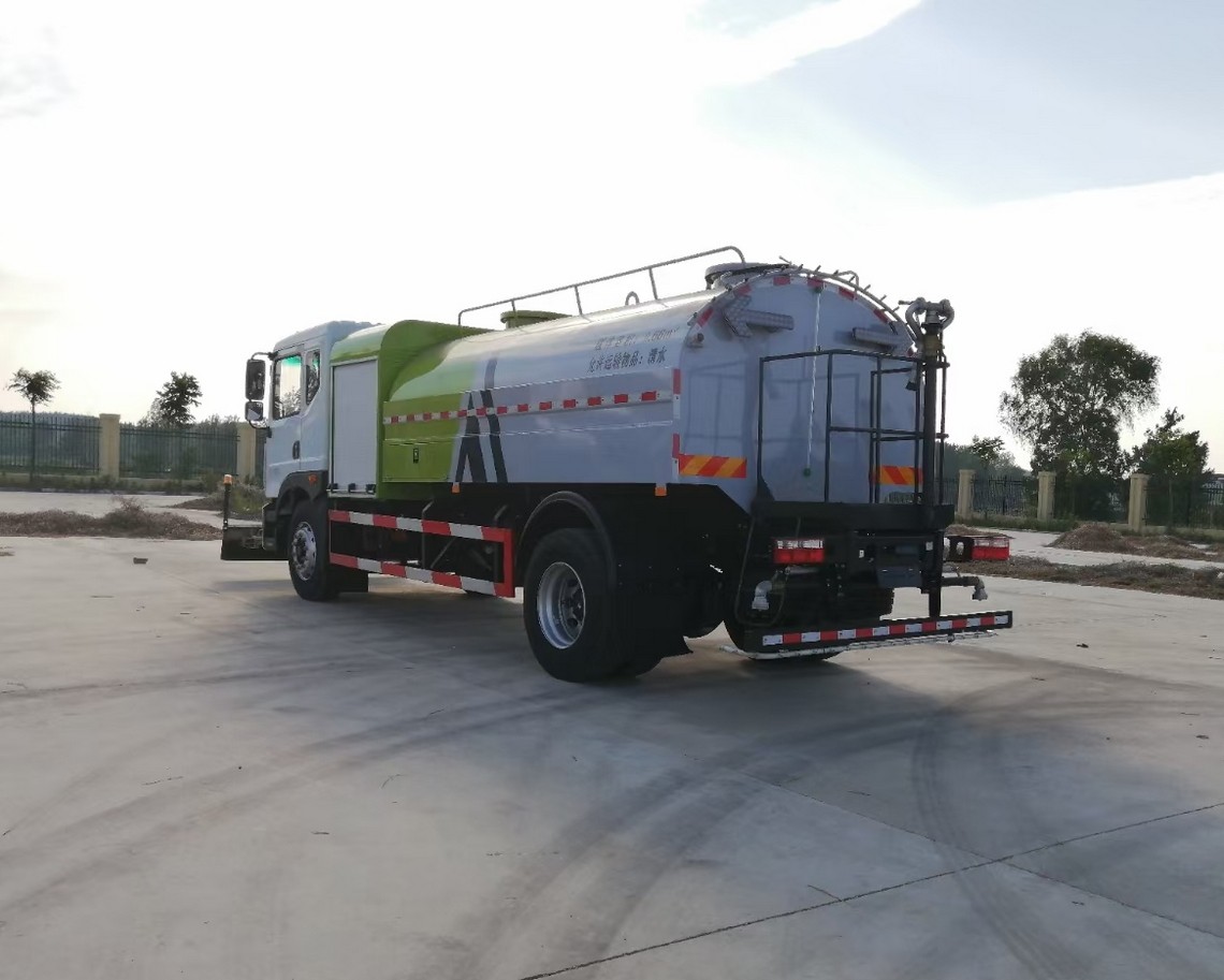 18吨东风纯电动路面清洗车