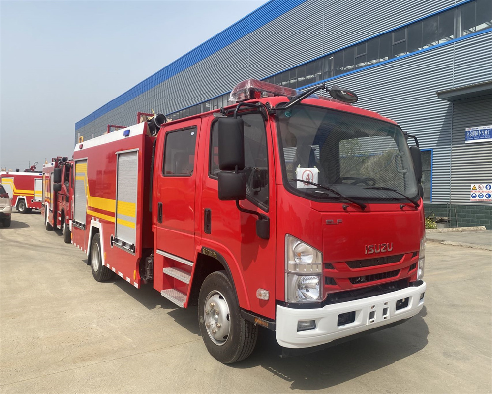 五十铃700P 3.5吨水罐消防车