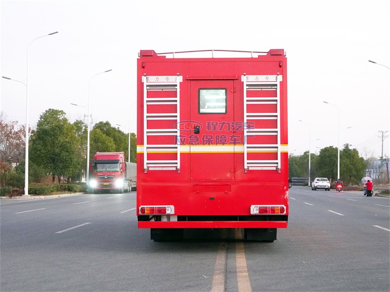 重汽汕德卡餐车200人