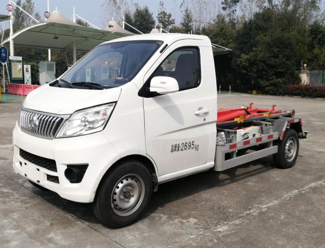 2.7t纯电动车厢可卸式垃圾车