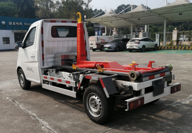 2.7t纯电动车厢可卸式垃圾车